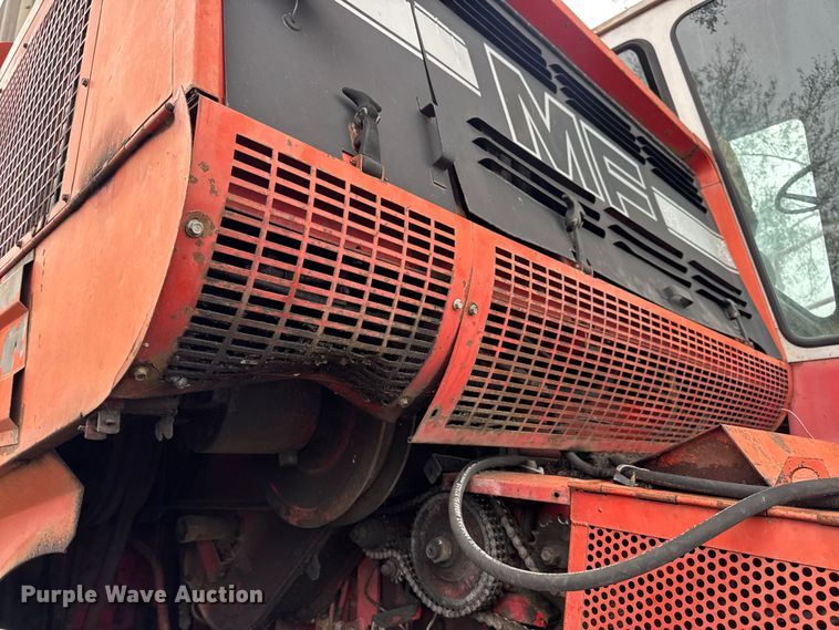 image for item DW6656 1984 Massey Ferguson 850 combine