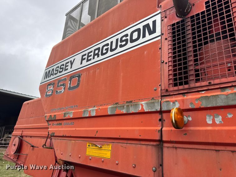 image for item DW6656 1984 Massey Ferguson 850 combine