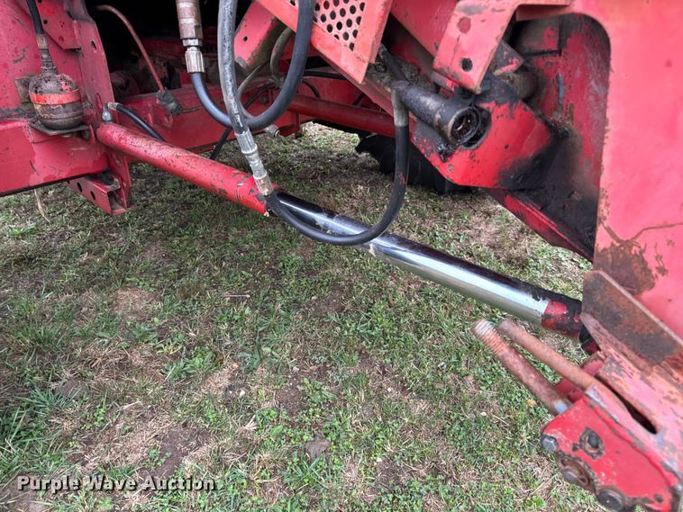 image for item DW6656 1984 Massey Ferguson 850 combine