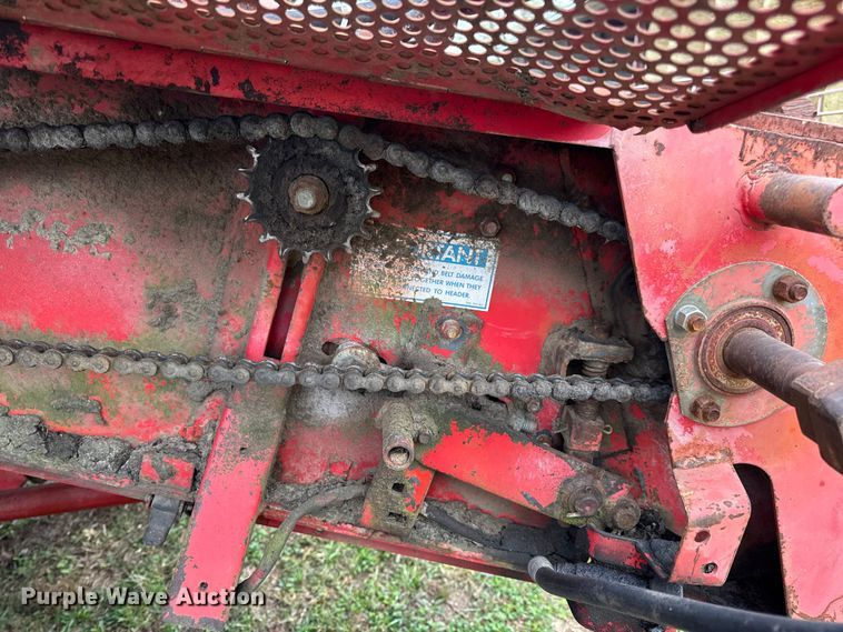image for item DW6656 1984 Massey Ferguson 850 combine