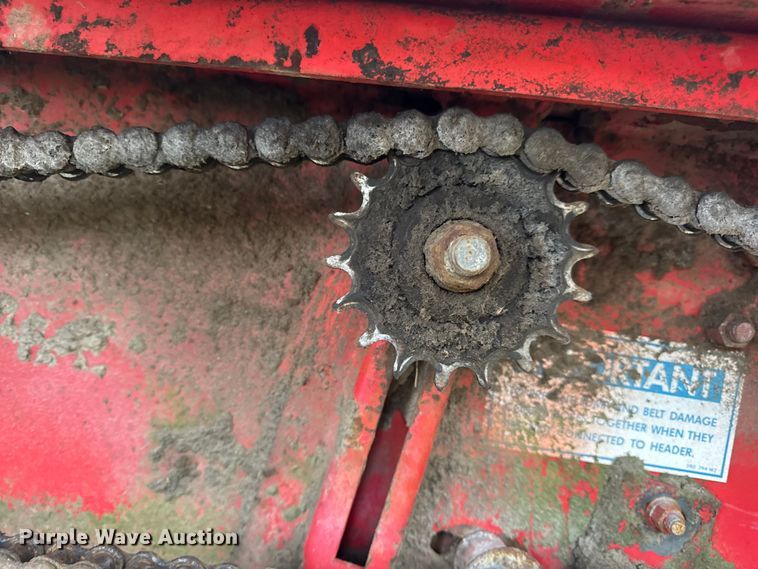 image for item DW6656 1984 Massey Ferguson 850 combine