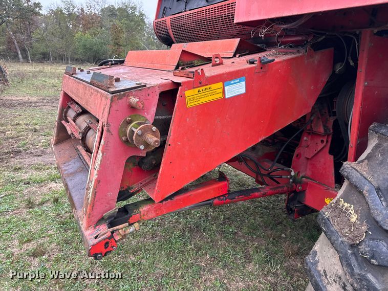 image for item DW6656 1984 Massey Ferguson 850 combine