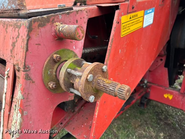 image for item DW6656 1984 Massey Ferguson 850 combine