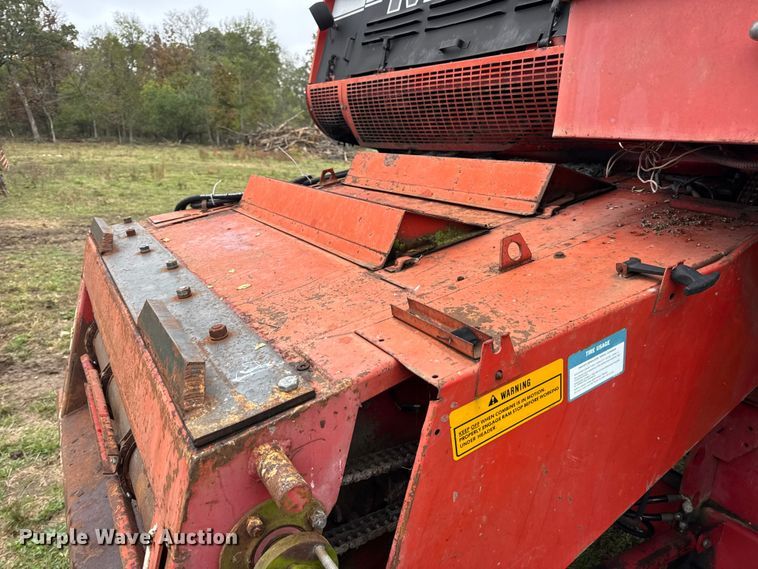 image for item DW6656 1984 Massey Ferguson 850 combine