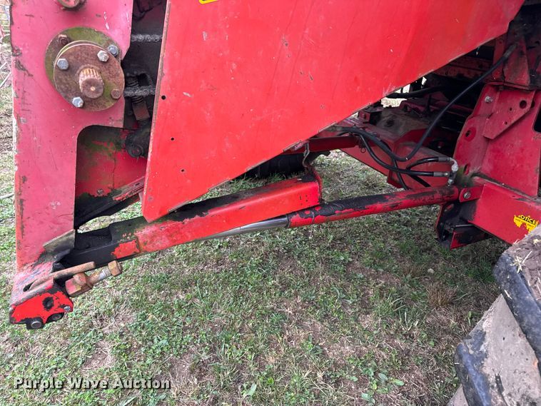 image for item DW6656 1984 Massey Ferguson 850 combine