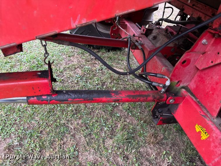 image for item DW6656 1984 Massey Ferguson 850 combine