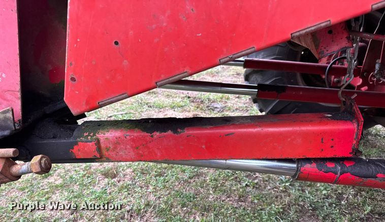 image for item DW6656 1984 Massey Ferguson 850 combine