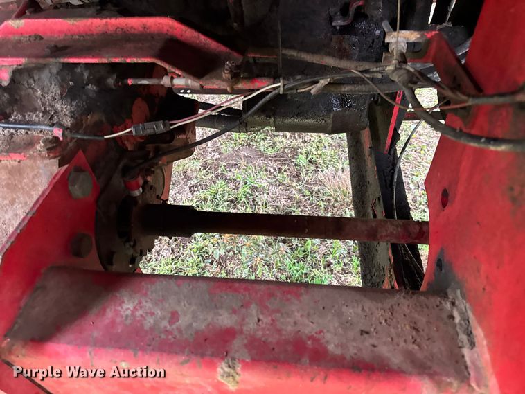 image for item DW6656 1984 Massey Ferguson 850 combine
