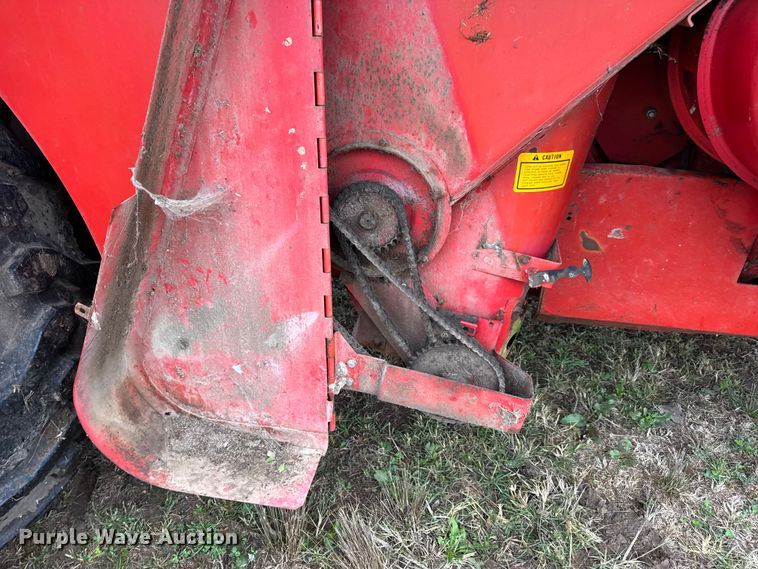 image for item DW6656 1984 Massey Ferguson 850 combine