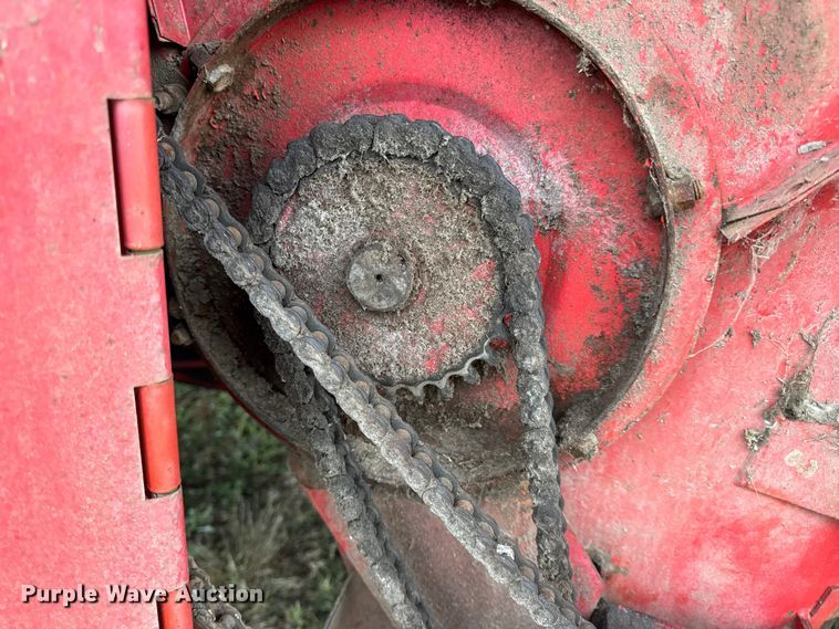 image for item DW6656 1984 Massey Ferguson 850 combine