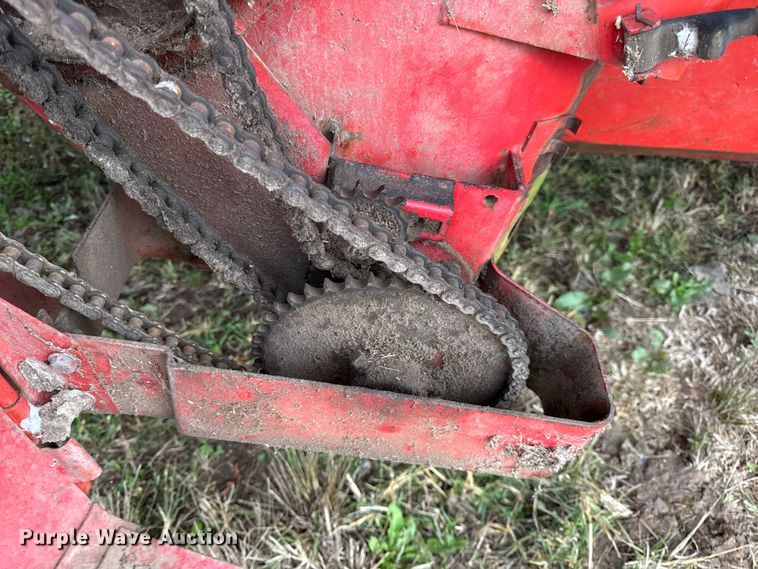 image for item DW6656 1984 Massey Ferguson 850 combine