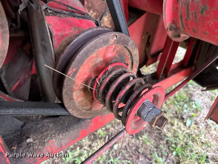 image for item DW6656 1984 Massey Ferguson 850 combine