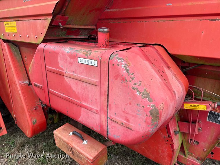 image for item DW6656 1984 Massey Ferguson 850 combine