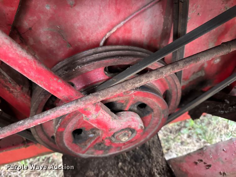 image for item DW6656 1984 Massey Ferguson 850 combine