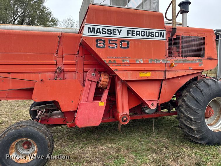 image for item DW6656 1984 Massey Ferguson 850 combine