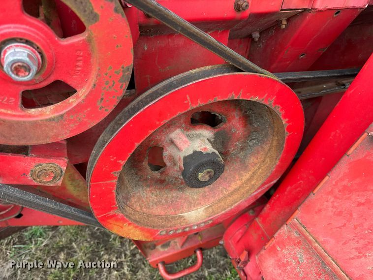 image for item DW6656 1984 Massey Ferguson 850 combine