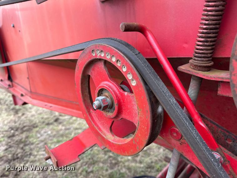 image for item DW6656 1984 Massey Ferguson 850 combine