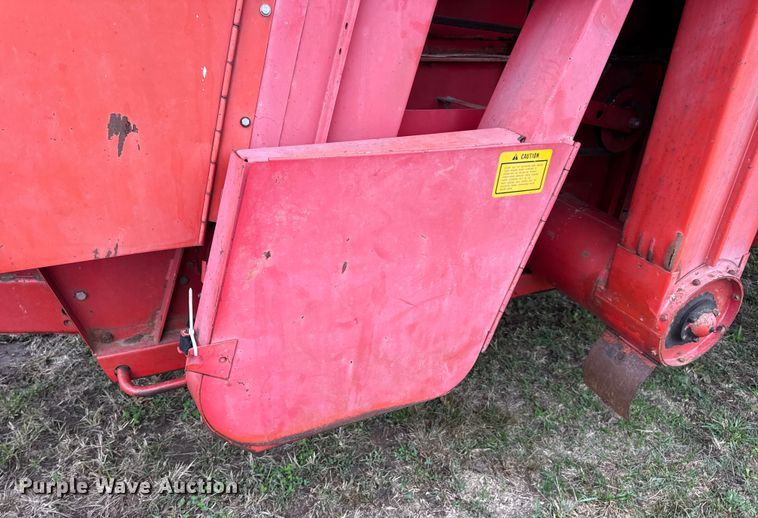 image for item DW6656 1984 Massey Ferguson 850 combine