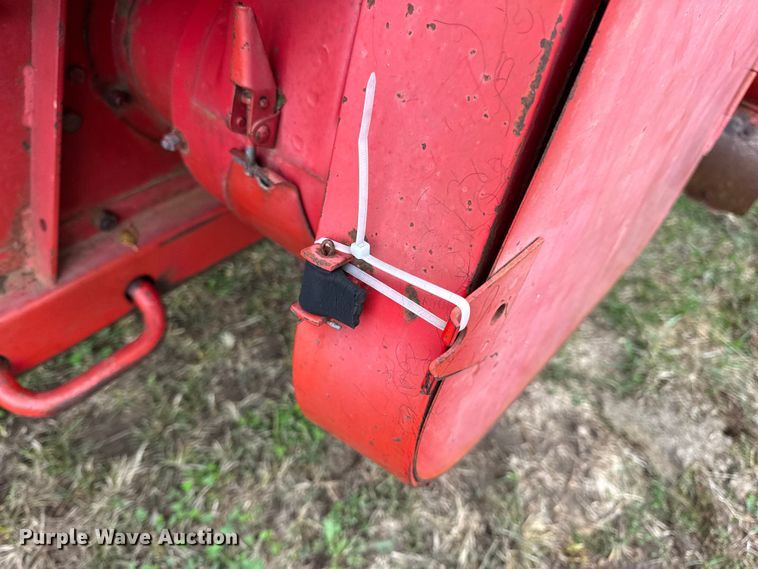 image for item DW6656 1984 Massey Ferguson 850 combine