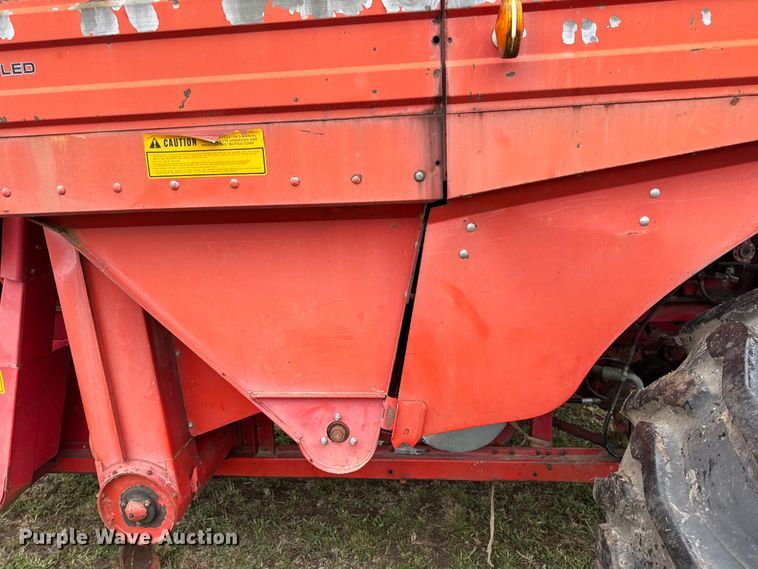 image for item DW6656 1984 Massey Ferguson 850 combine