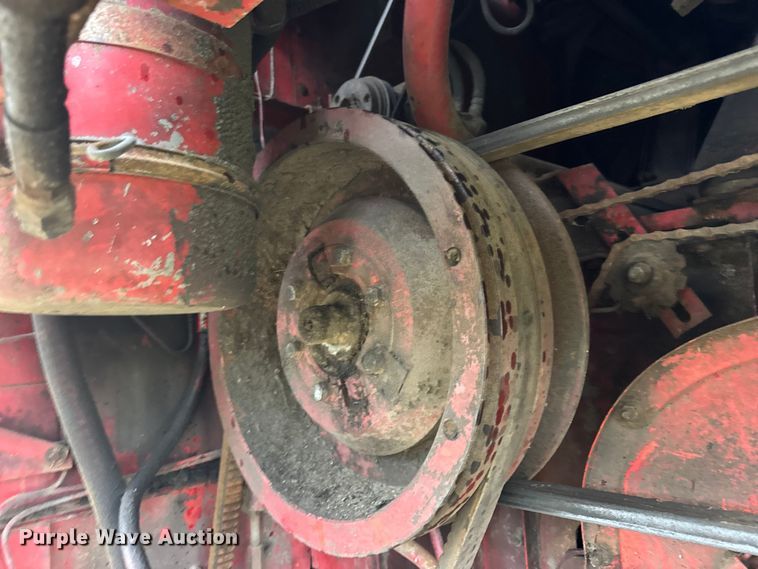 image for item DW6656 1984 Massey Ferguson 850 combine