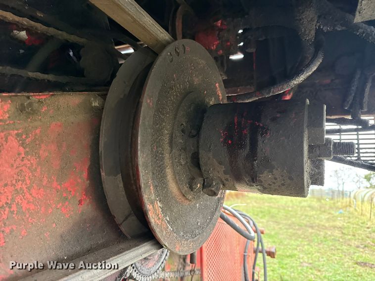 image for item DW6656 1984 Massey Ferguson 850 combine