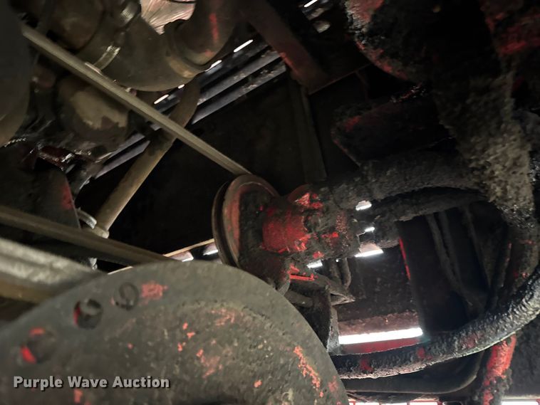 image for item DW6656 1984 Massey Ferguson 850 combine