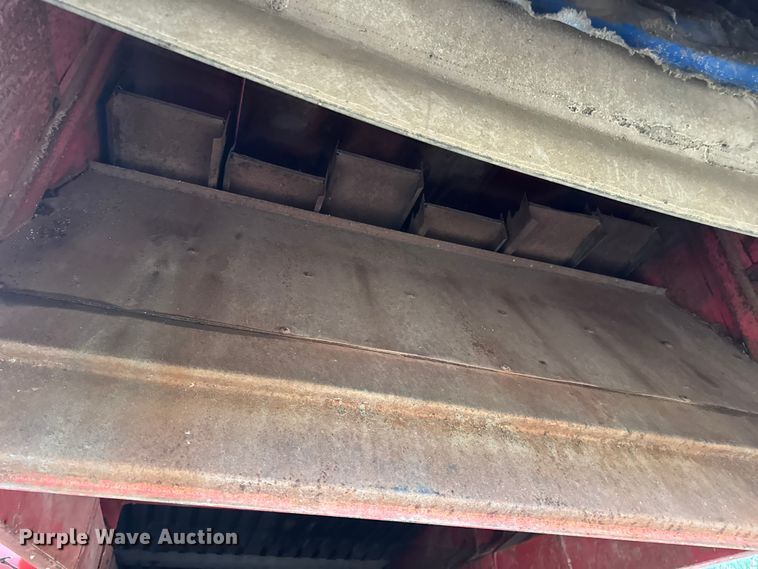 image for item DW6656 1984 Massey Ferguson 850 combine