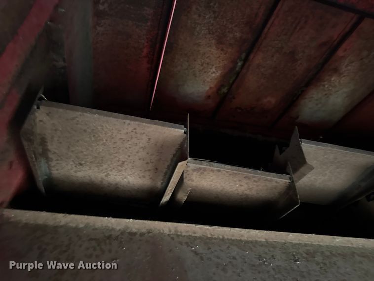 image for item DW6656 1984 Massey Ferguson 850 combine