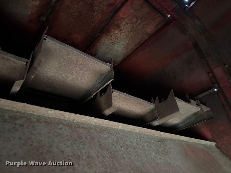 image for item DW6656 1984 Massey Ferguson 850 combine