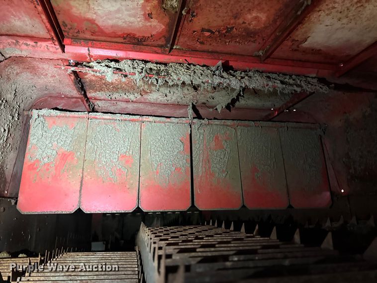 image for item DW6656 1984 Massey Ferguson 850 combine