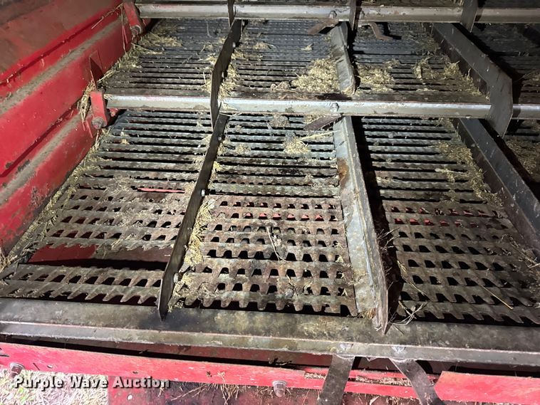 image for item DW6656 1984 Massey Ferguson 850 combine