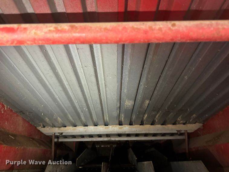 image for item DW6656 1984 Massey Ferguson 850 combine