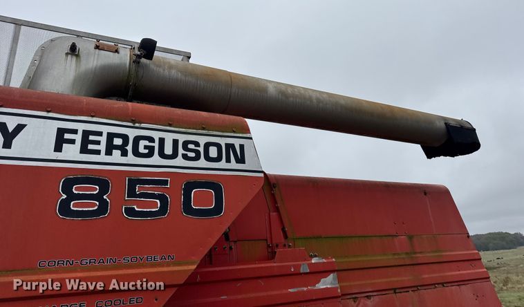 image for item DW6656 1984 Massey Ferguson 850 combine