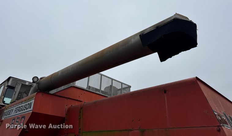 image for item DW6656 1984 Massey Ferguson 850 combine