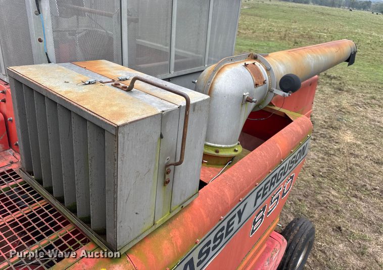 image for item DW6656 1984 Massey Ferguson 850 combine