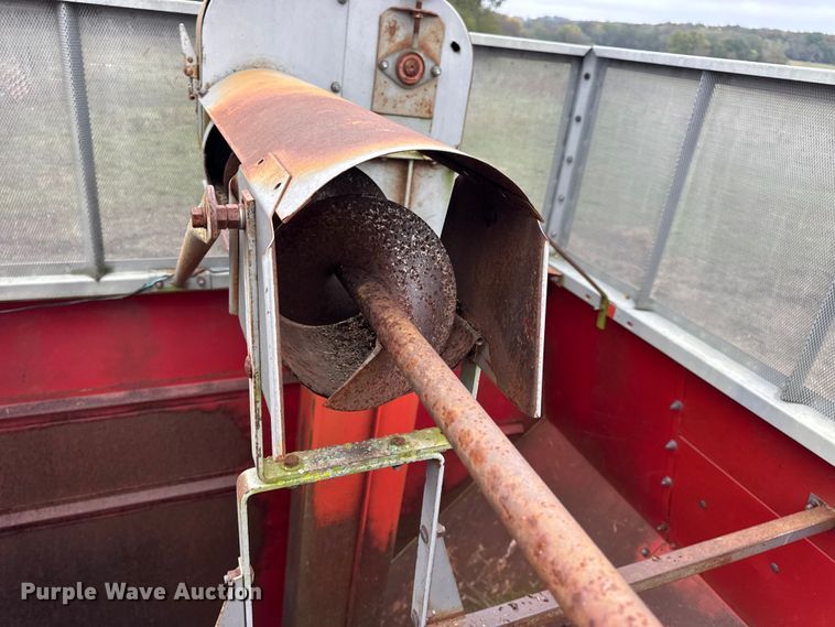 image for item DW6656 1984 Massey Ferguson 850 combine