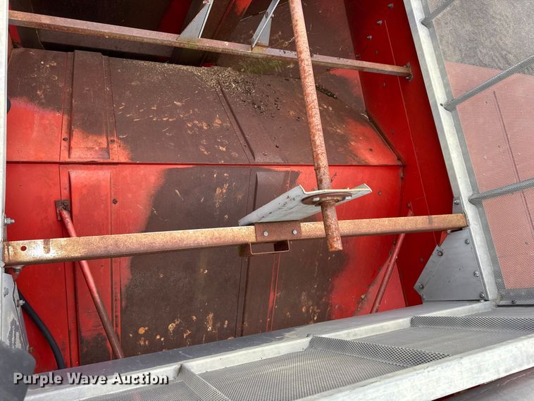 image for item DW6656 1984 Massey Ferguson 850 combine