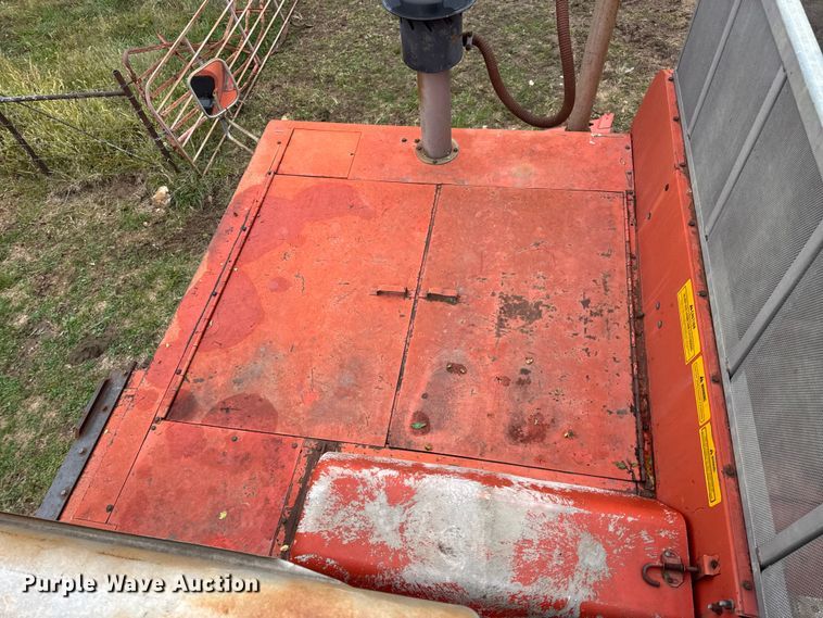 image for item DW6656 1984 Massey Ferguson 850 combine