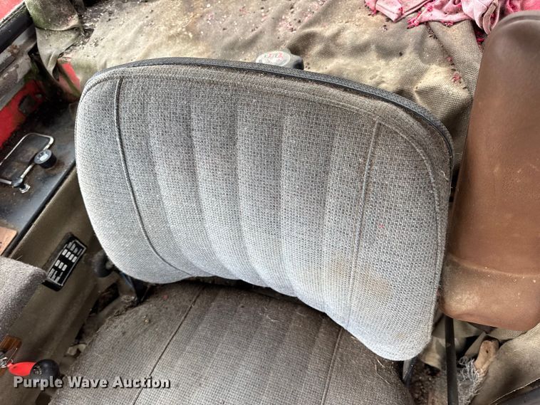 image for item DW6656 1984 Massey Ferguson 850 combine