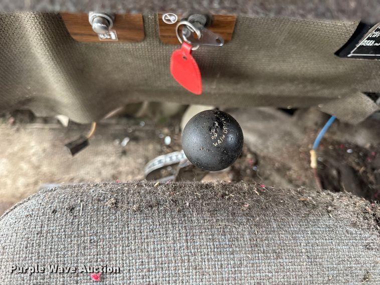 image for item DW6656 1984 Massey Ferguson 850 combine