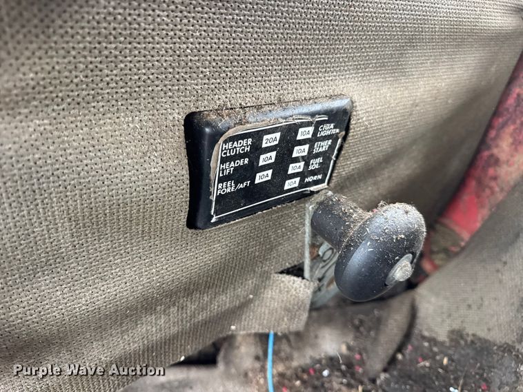 image for item DW6656 1984 Massey Ferguson 850 combine