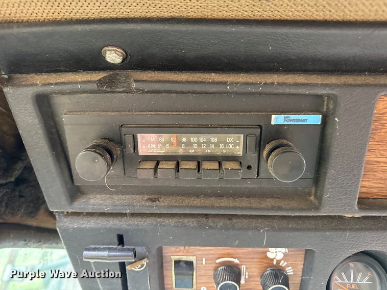 image for item DW6656 1984 Massey Ferguson 850 combine