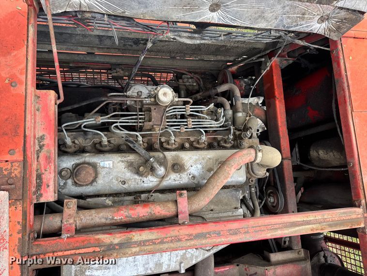 image for item DW6656 1984 Massey Ferguson 850 combine