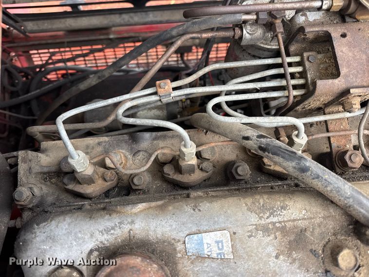 image for item DW6656 1984 Massey Ferguson 850 combine