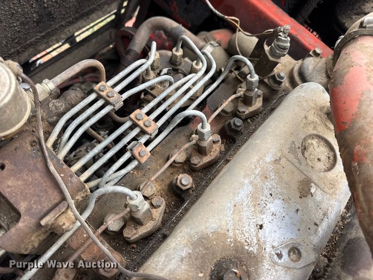 image for item DW6656 1984 Massey Ferguson 850 combine