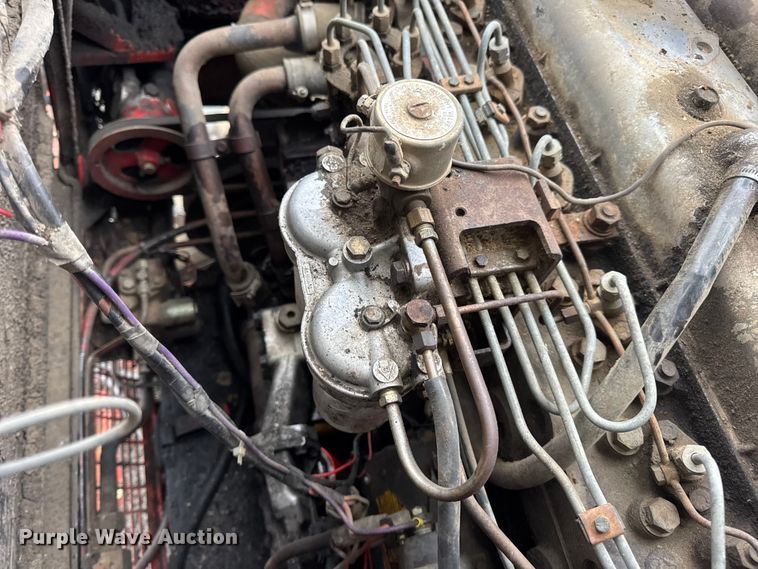 image for item DW6656 1984 Massey Ferguson 850 combine