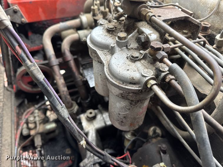 image for item DW6656 1984 Massey Ferguson 850 combine