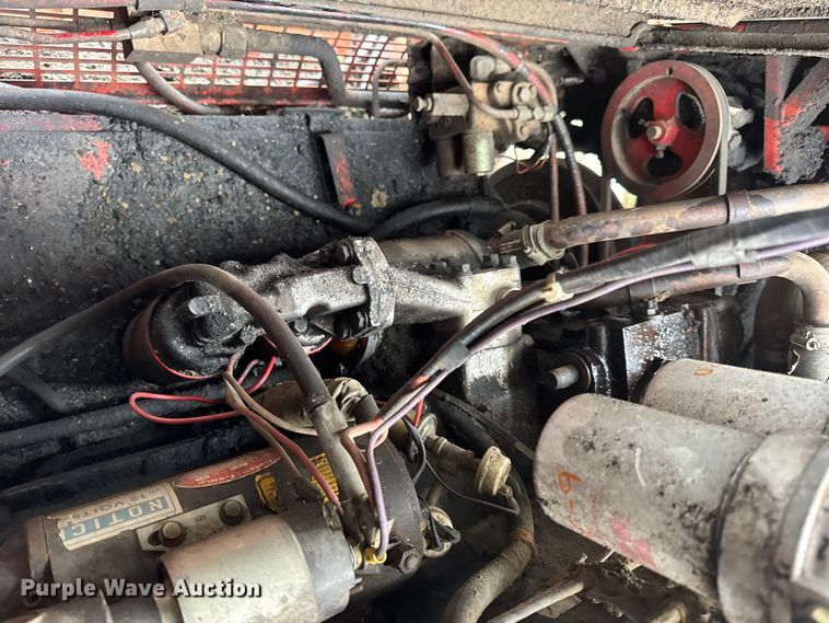 image for item DW6656 1984 Massey Ferguson 850 combine