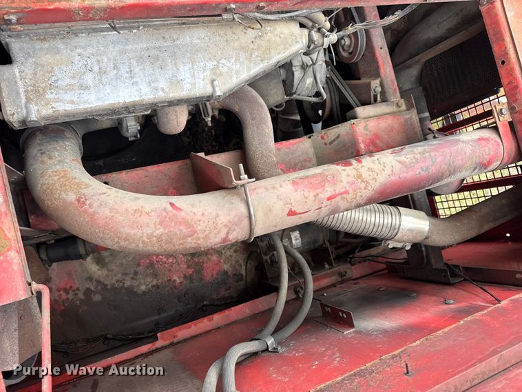 image for item DW6656 1984 Massey Ferguson 850 combine